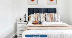Dudley - Stylish 3 Bedroom Sleeps 6 Wi-Fi - JRR Stays